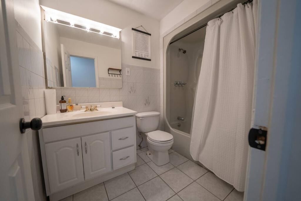 Photo of Bathroom in Swan Lake