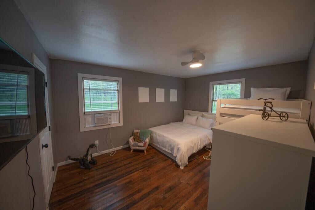 Photo of Bedroom in Swan Lake