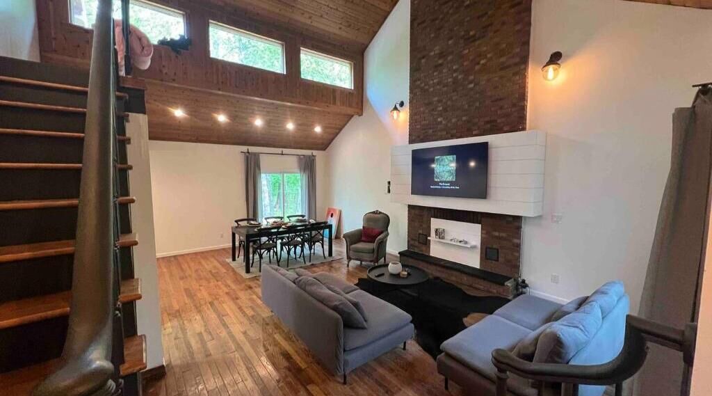 Photo of Livingroom in Swan Lake