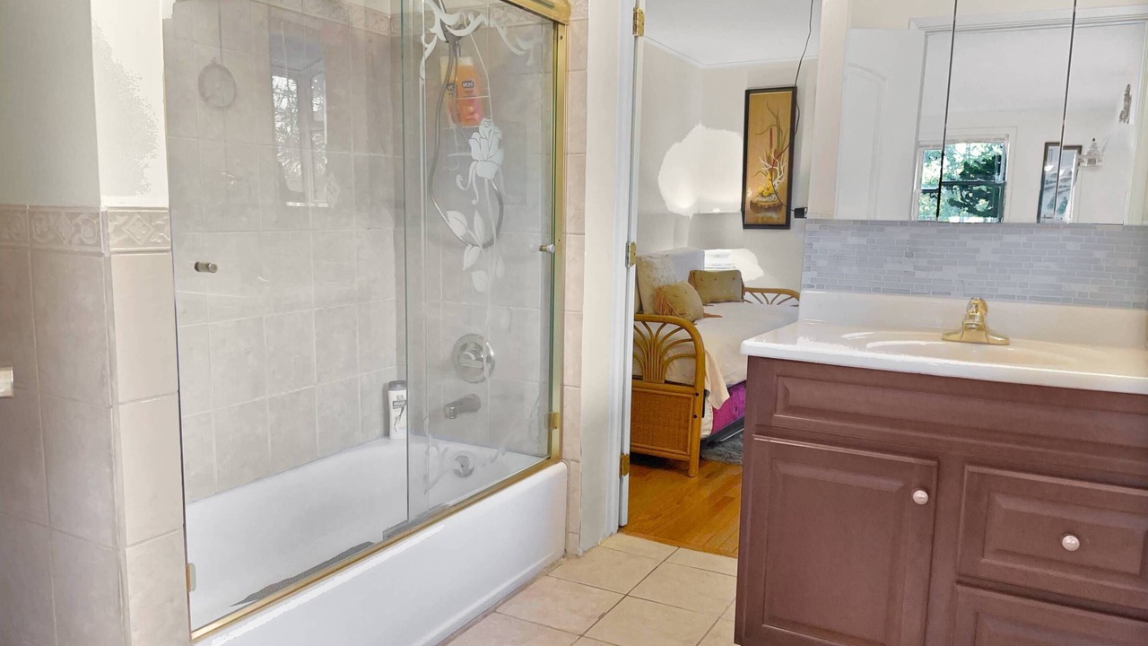 Photo of Bathroom in Hollywoodland