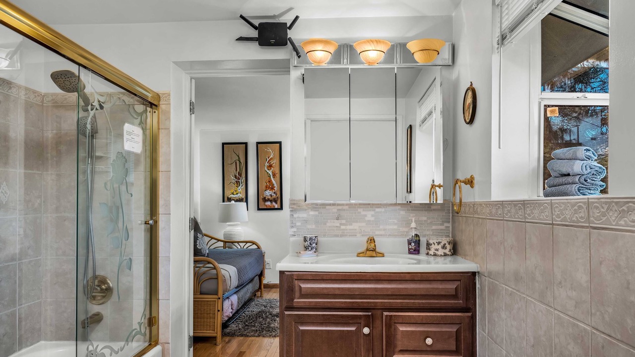Photo of Bathroom in Hollywoodland