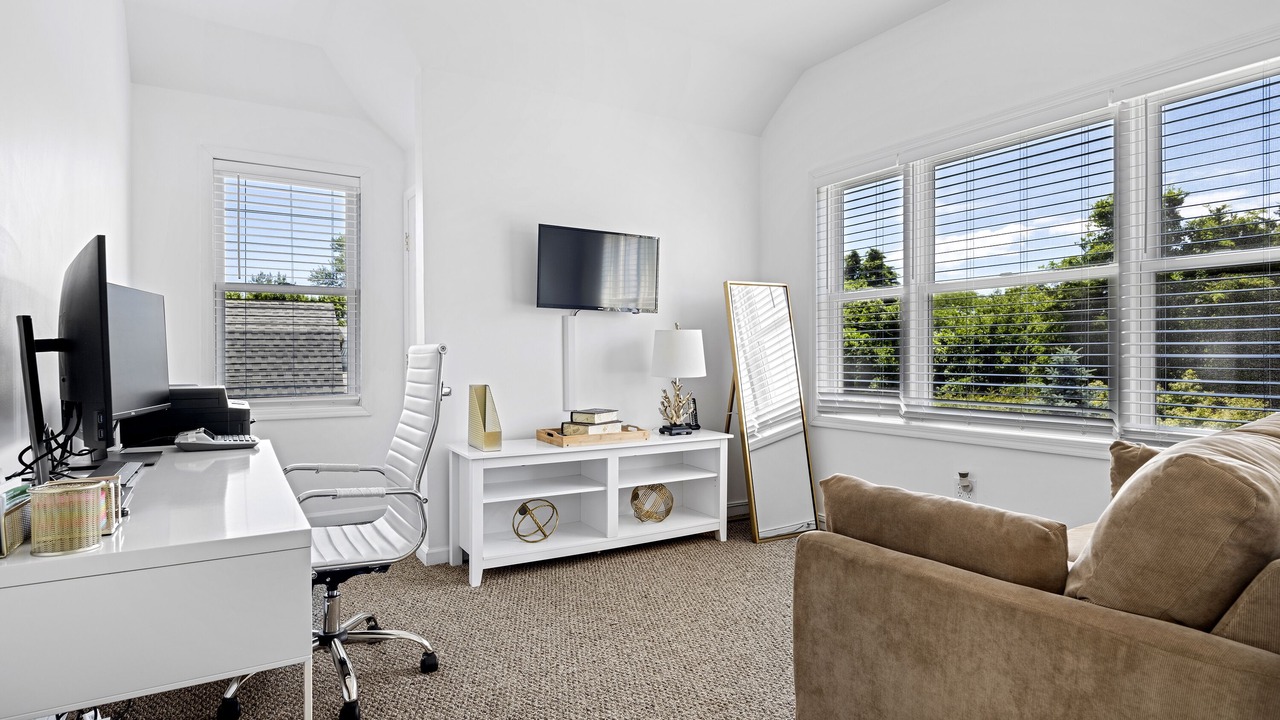 Photo of Livingroom in Hampton Bays