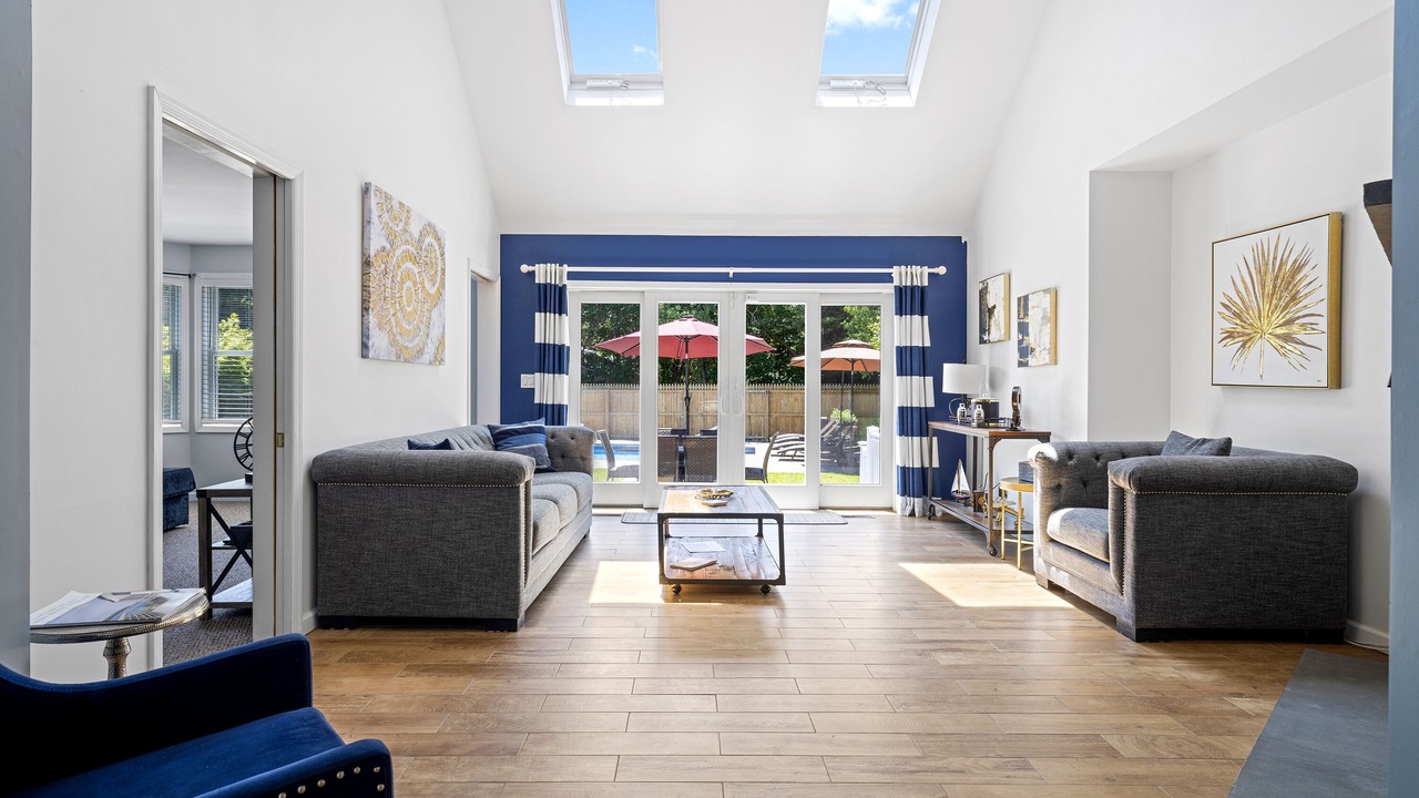 Photo of Livingroom in Hampton Bays