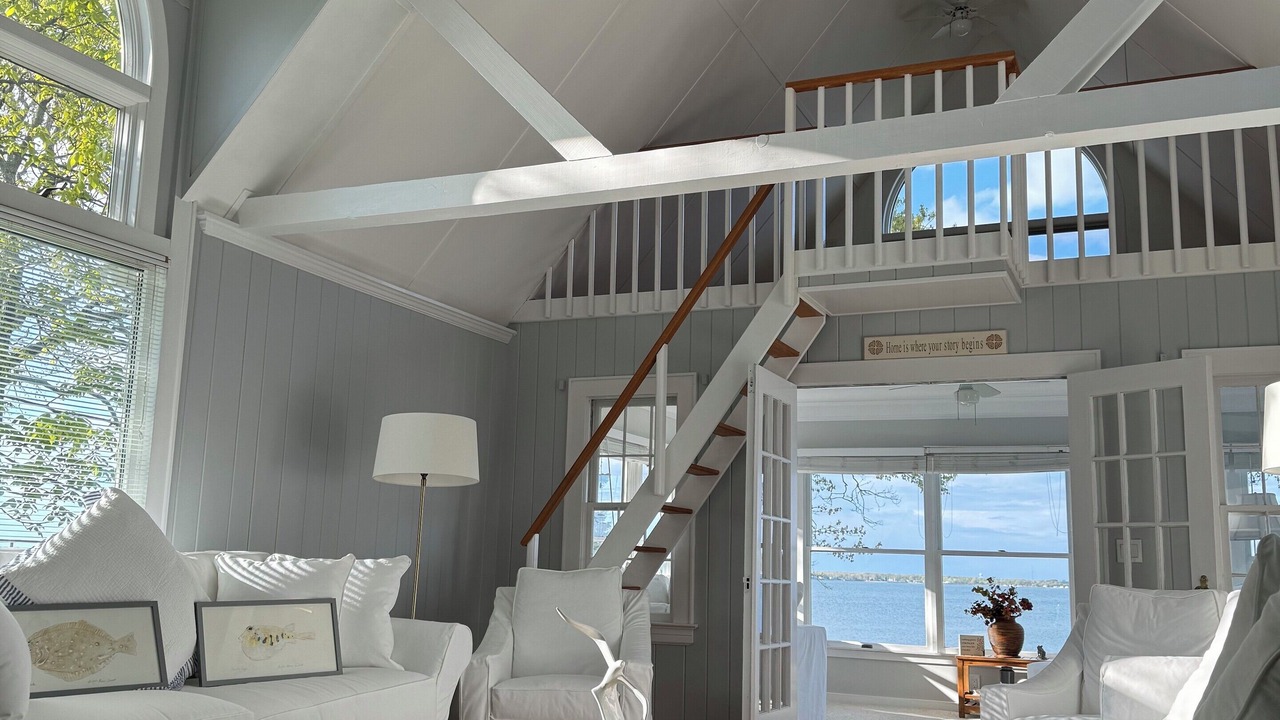 Photo of Livingroom in Town of Southold Town