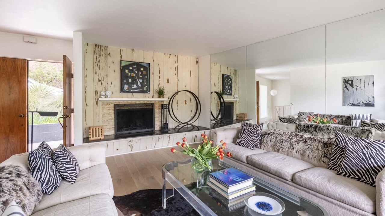 Photo of Livingroom in Rossmoyne