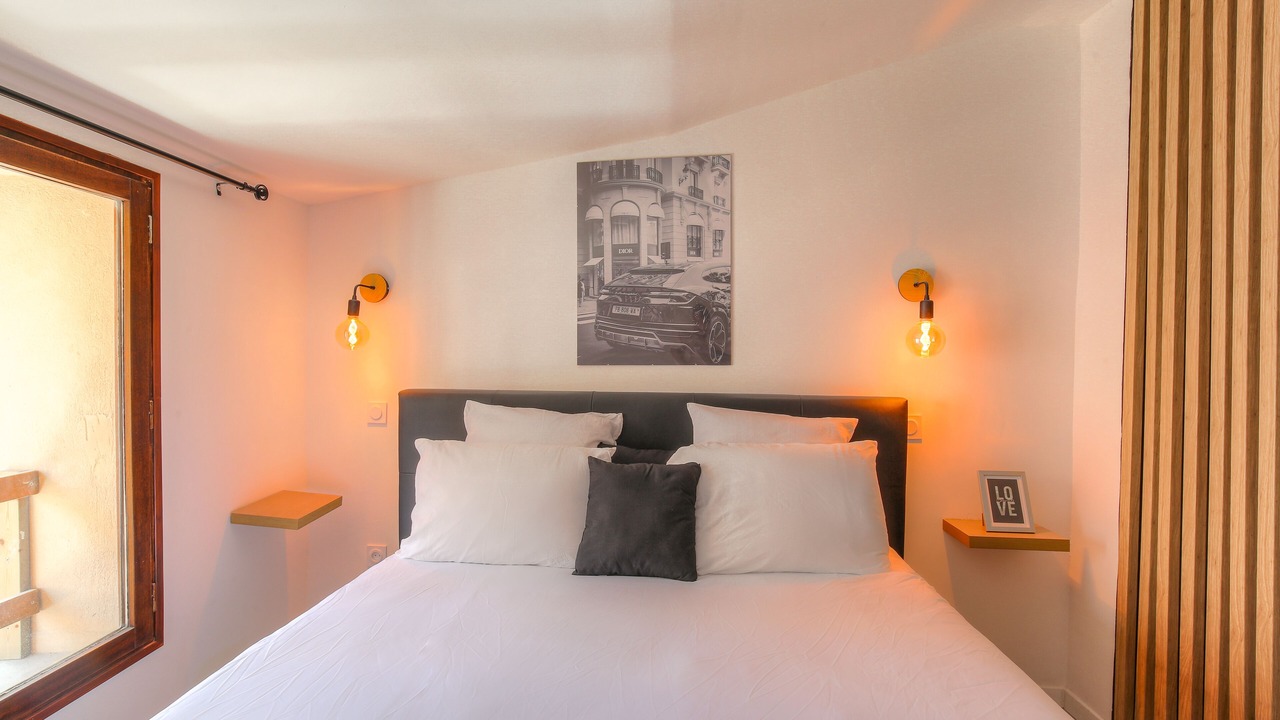 Photo of Bedroom in Neuville-sur-Saone