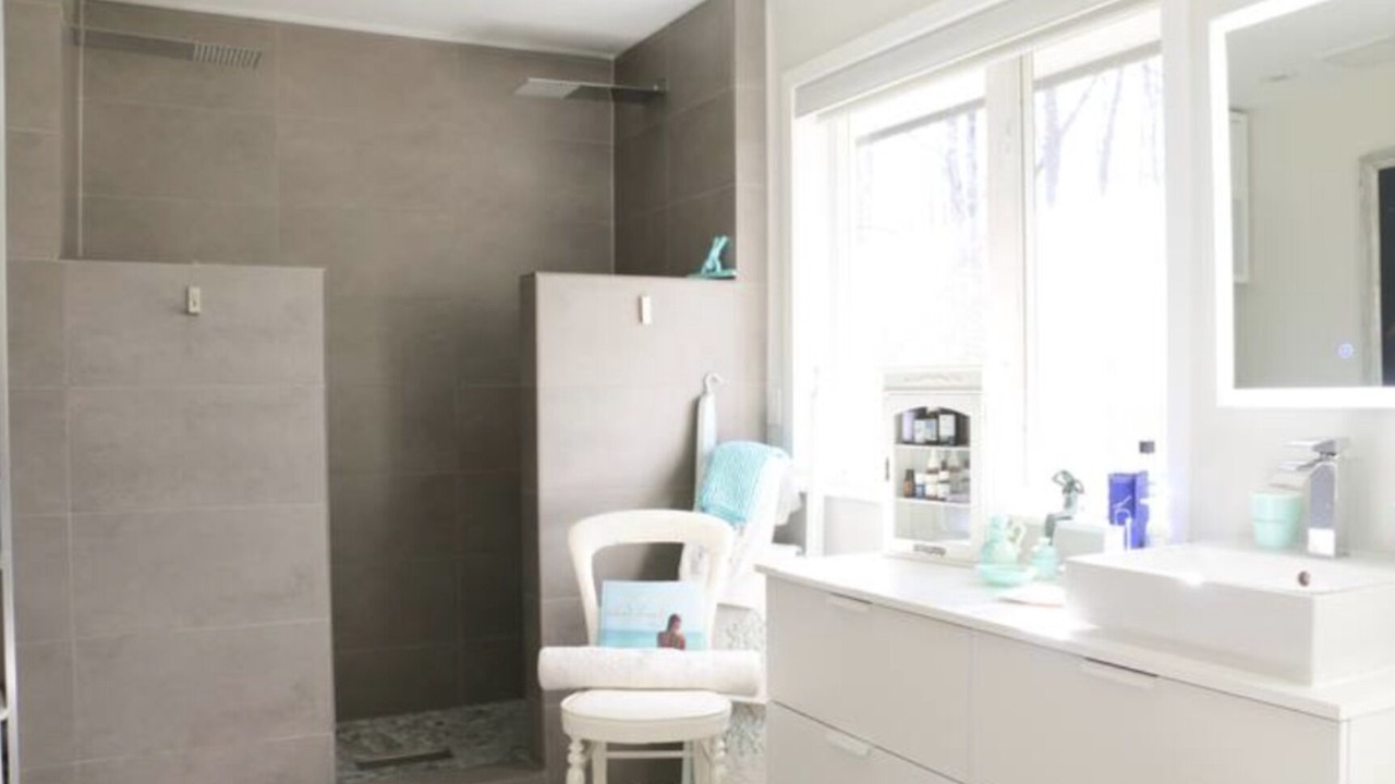 Photo of Bathroom in Brackendale