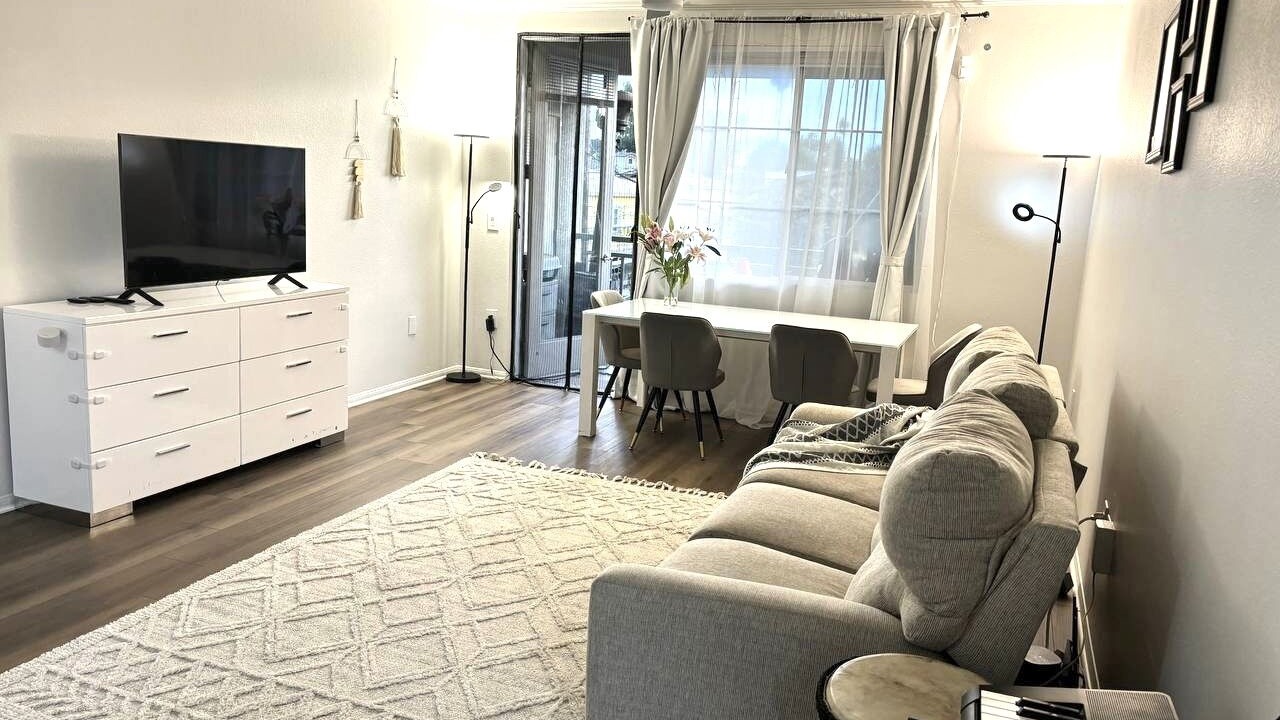 Photo of Livingroom in Del Rey