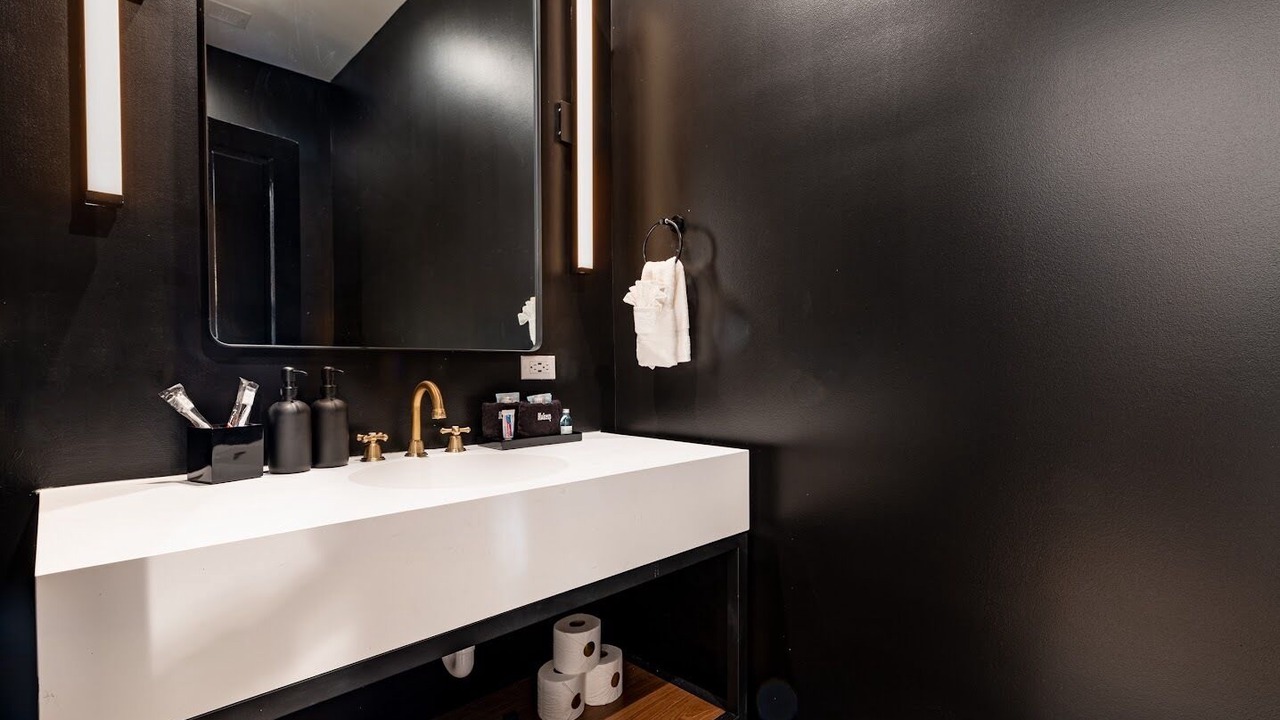 Photo of Bathroom in Arts/Warehouse District