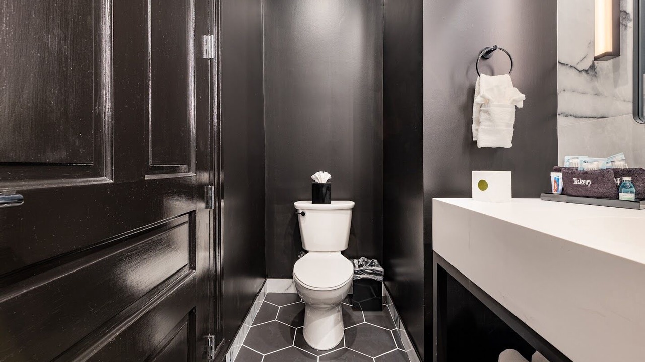 Photo of Bathroom in Arts/Warehouse District