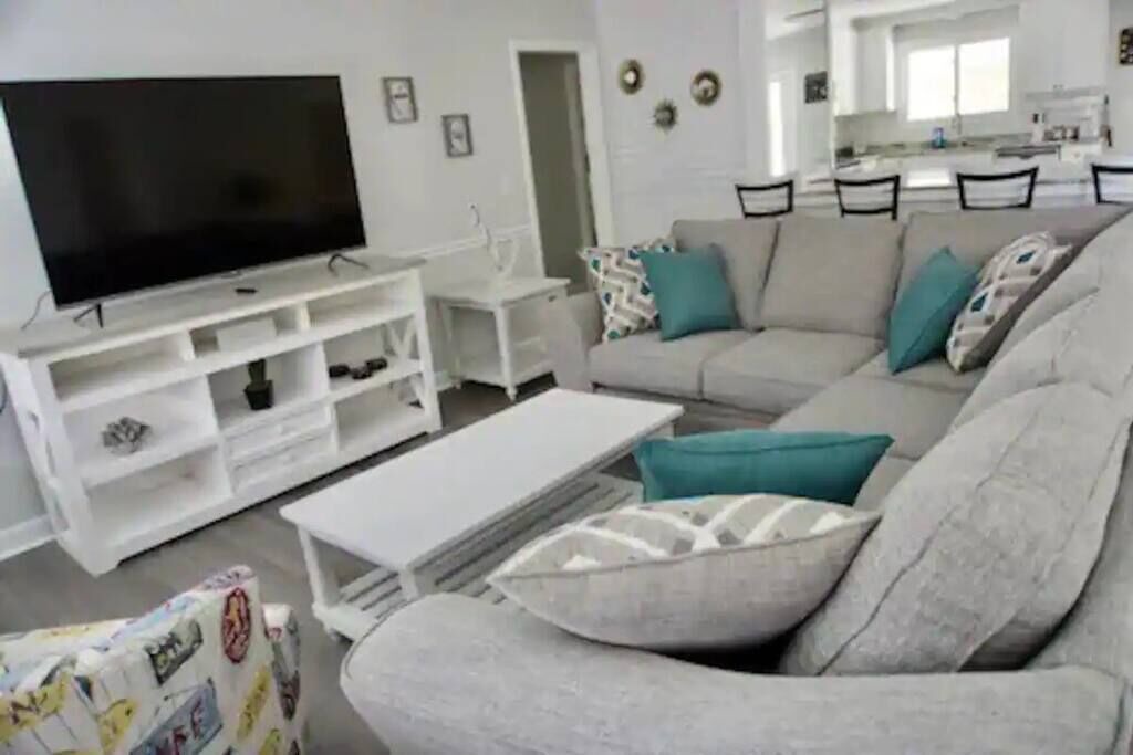 Photo of Livingroom in Long Bay Estates