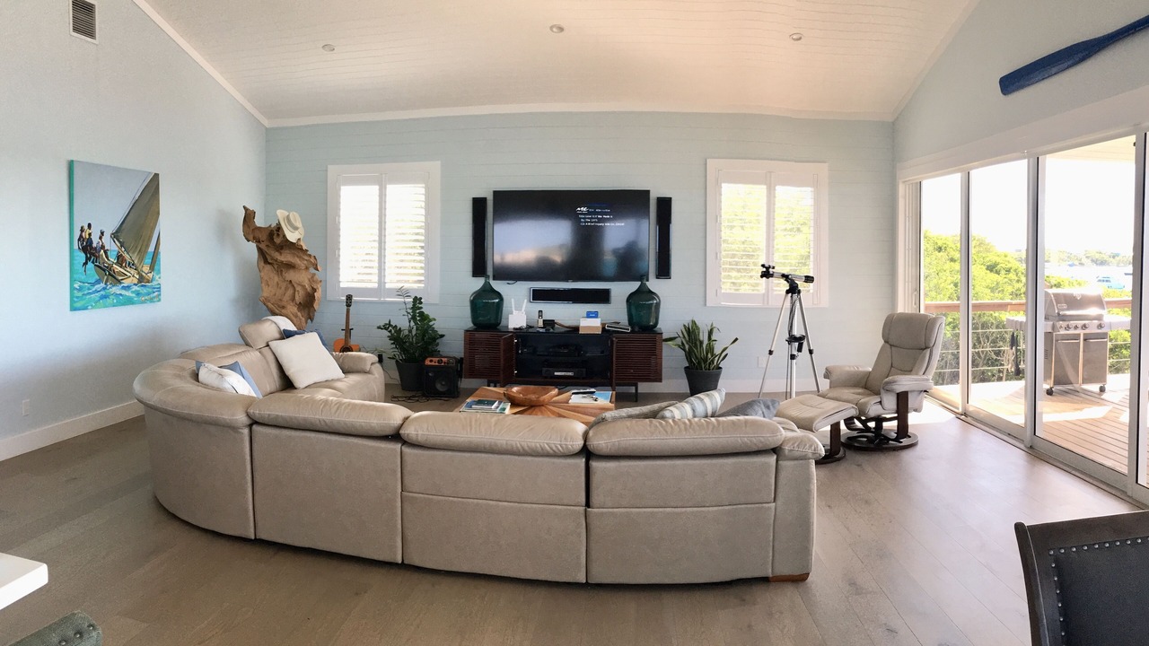 Photo of Livingroom in Staniel Cay