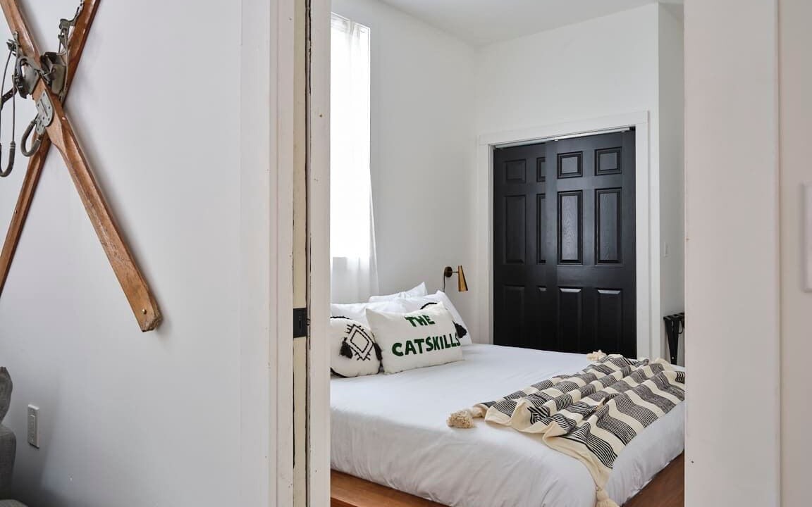 Photo of Bedroom in Roscoe