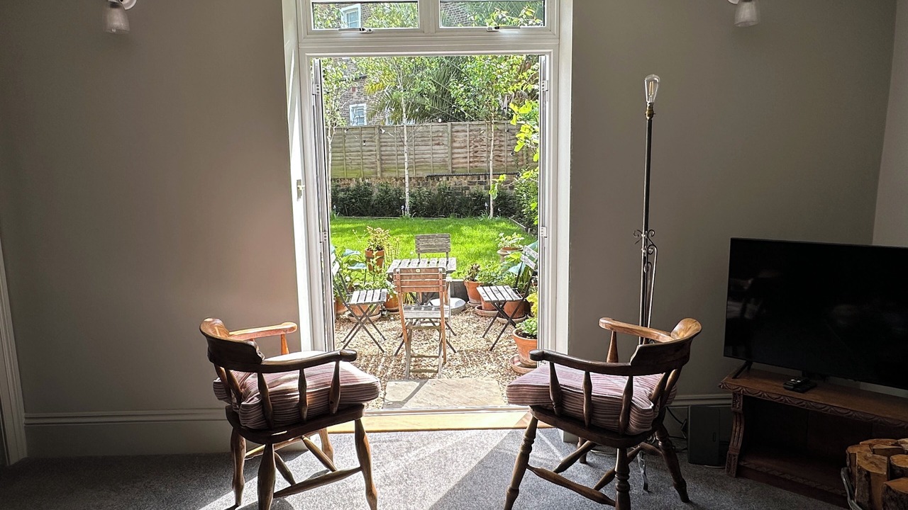 Photo of Livingroom in Cantelowes