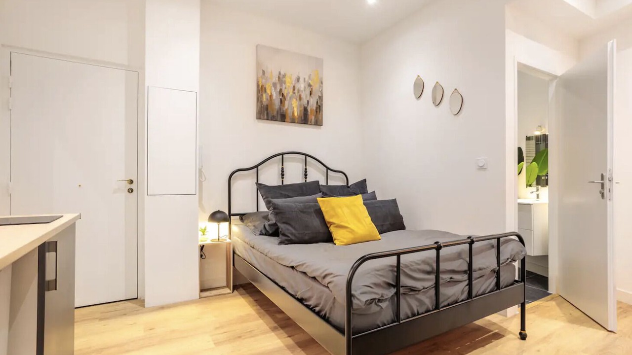Photo of Bedroom in 9th Arrondissement