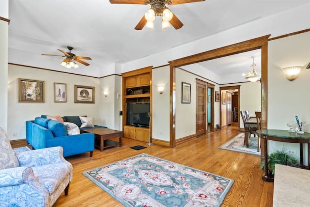 Photo of Livingroom in North Center
