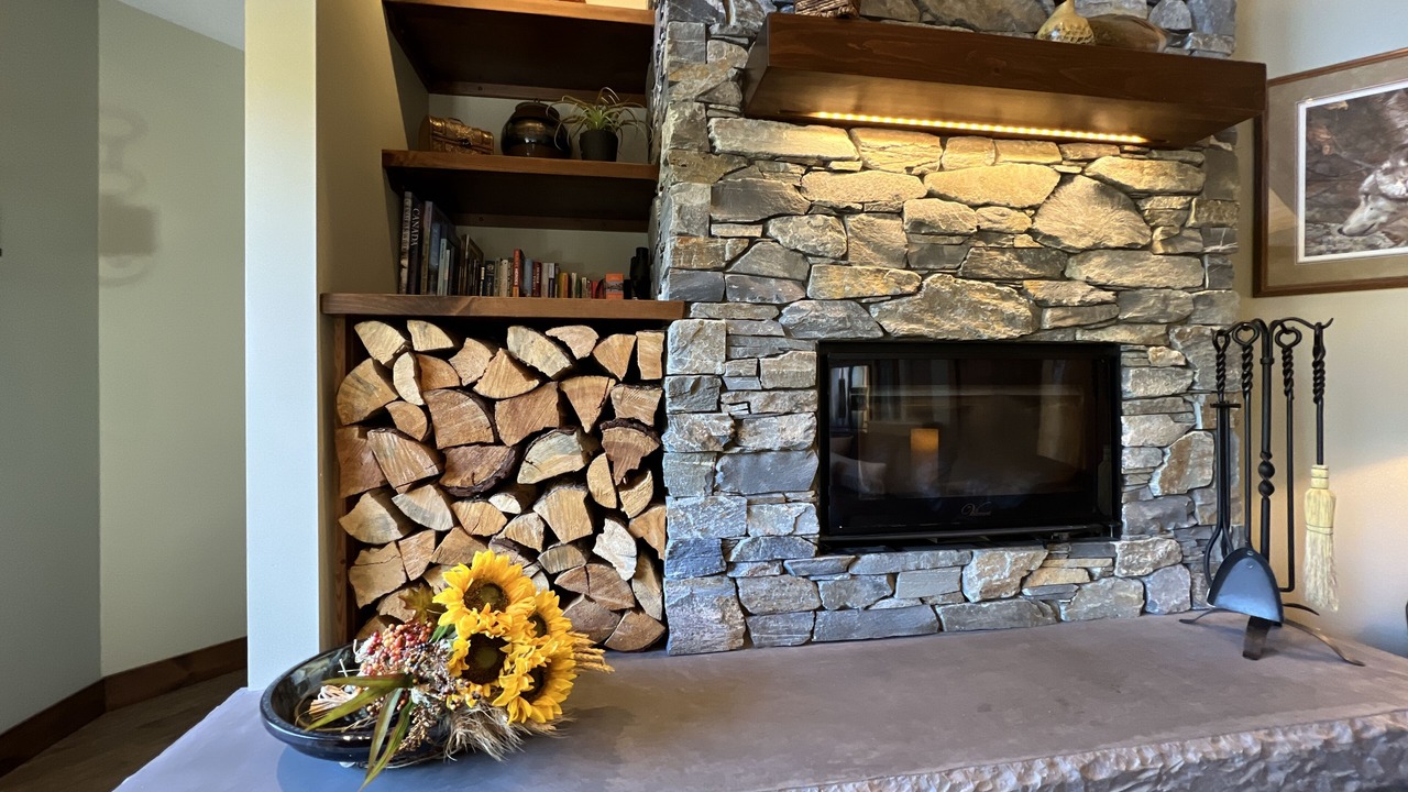 Photo of Livingroom in East Kootenay