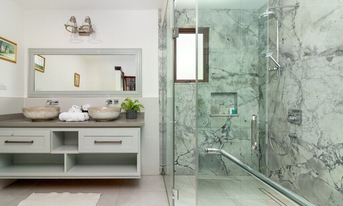 Photo of Bathroom in Tower Isle