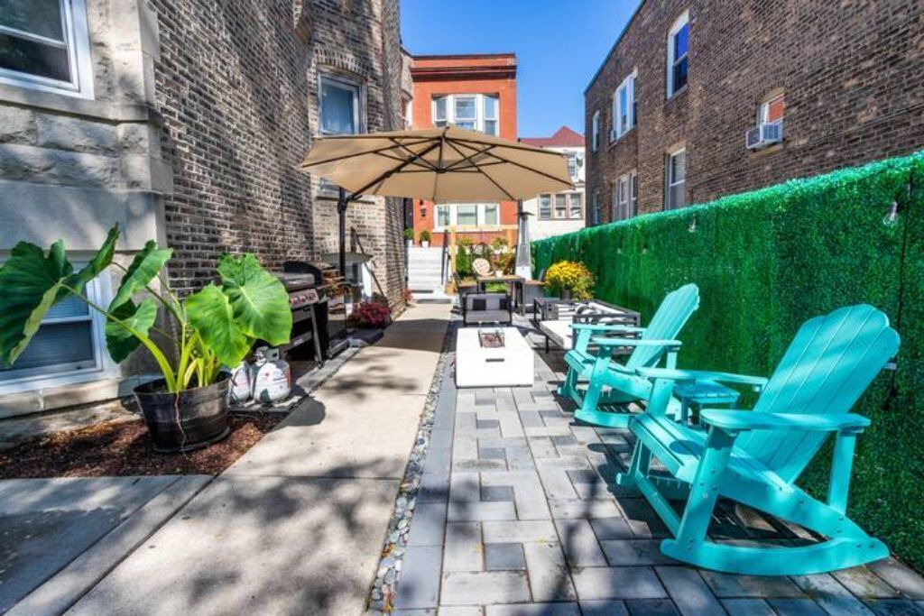 Photo of Outdoor in Uptown