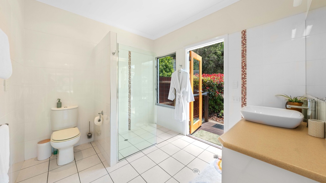 Photo of Bathroom in Lamington