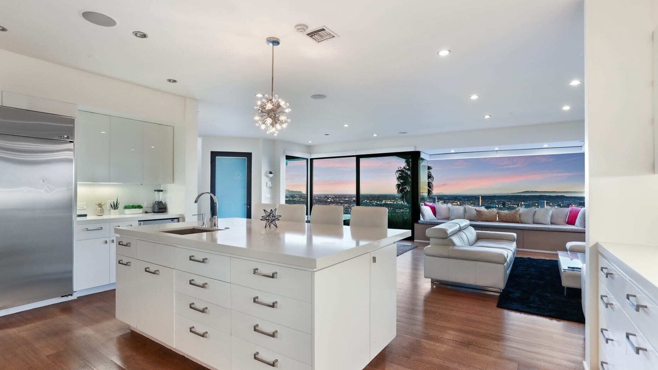Photo of Others in Hollywood Hills West