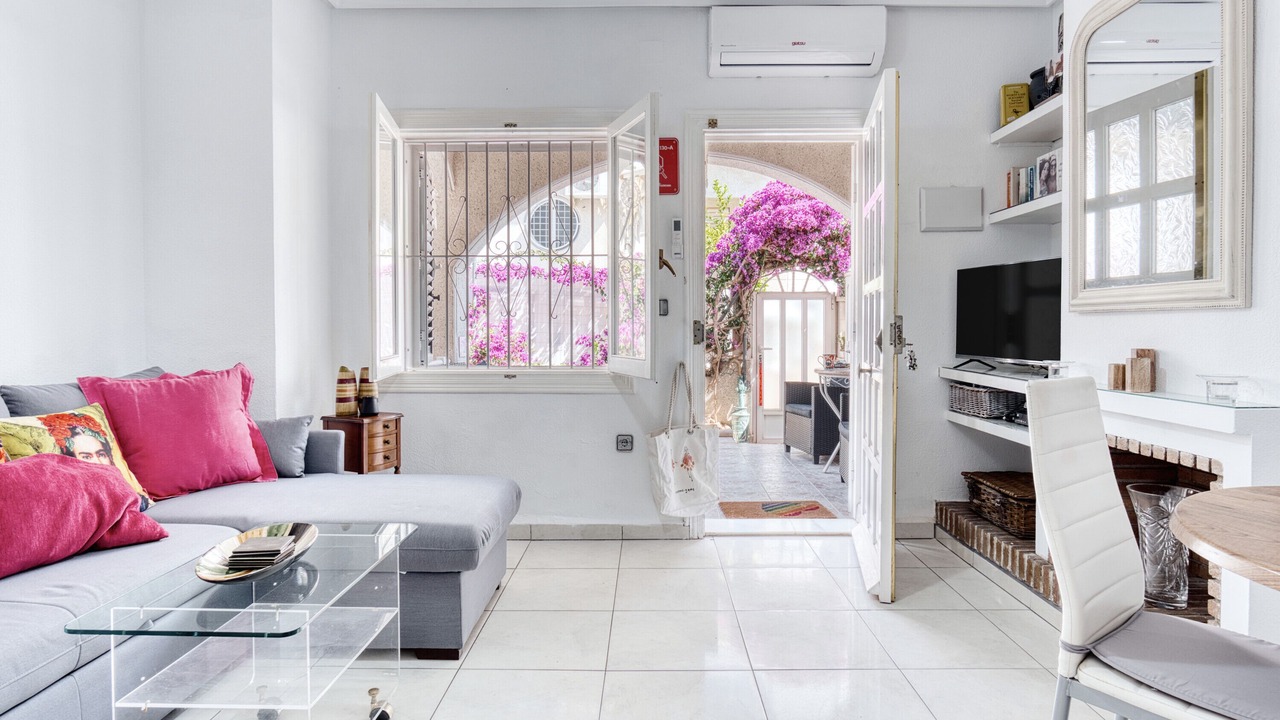 Photo of Livingroom in Los Altos