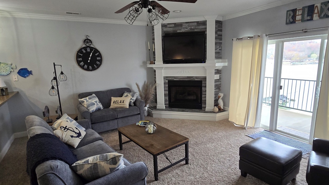 Photo of Livingroom in Camdenton