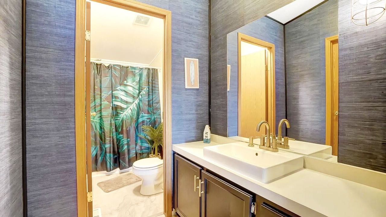 Photo of Bathroom in Lakeview