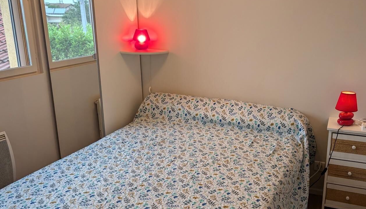Photo of Bedroom in Decines-Charpieu