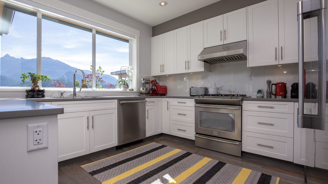 Photo of Kitchen in Garibaldi Highlands