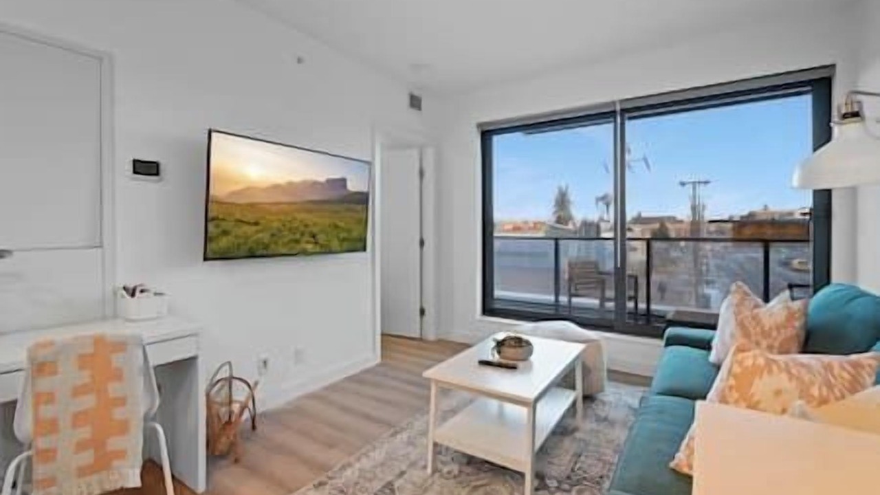 Photo of Livingroom in Bridgeland