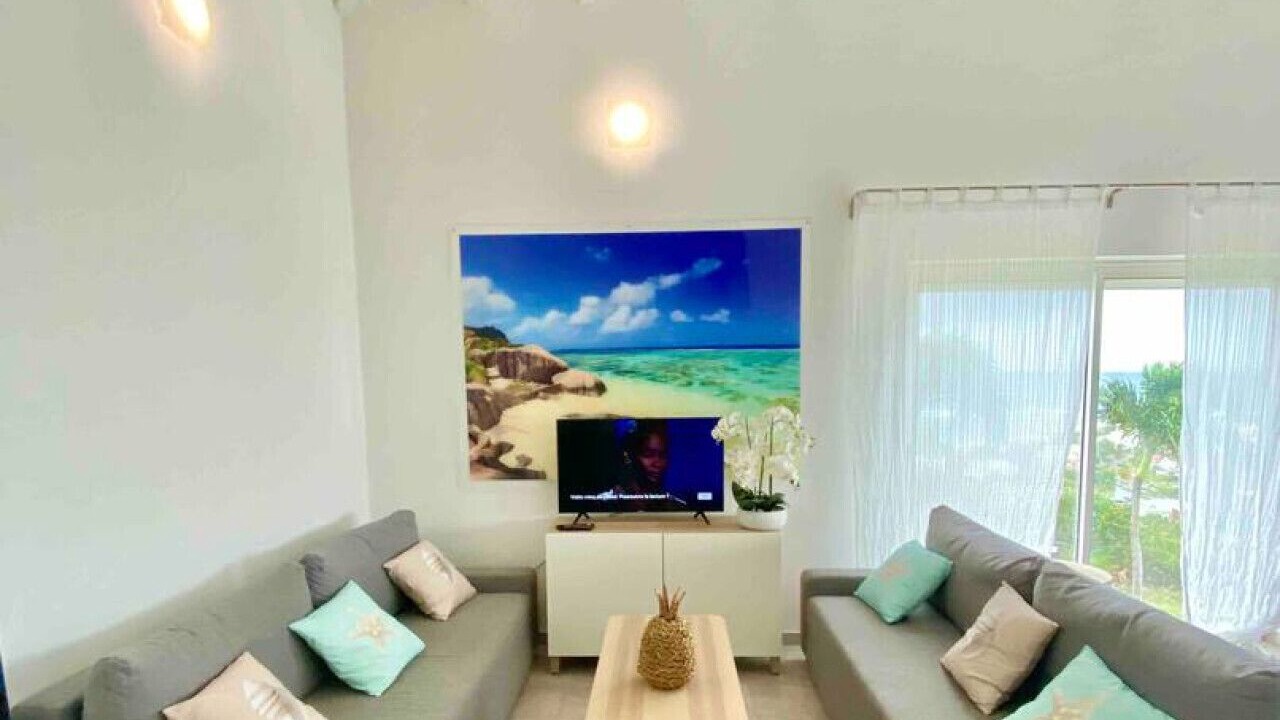 Photo of Livingroom in Oyster Pond