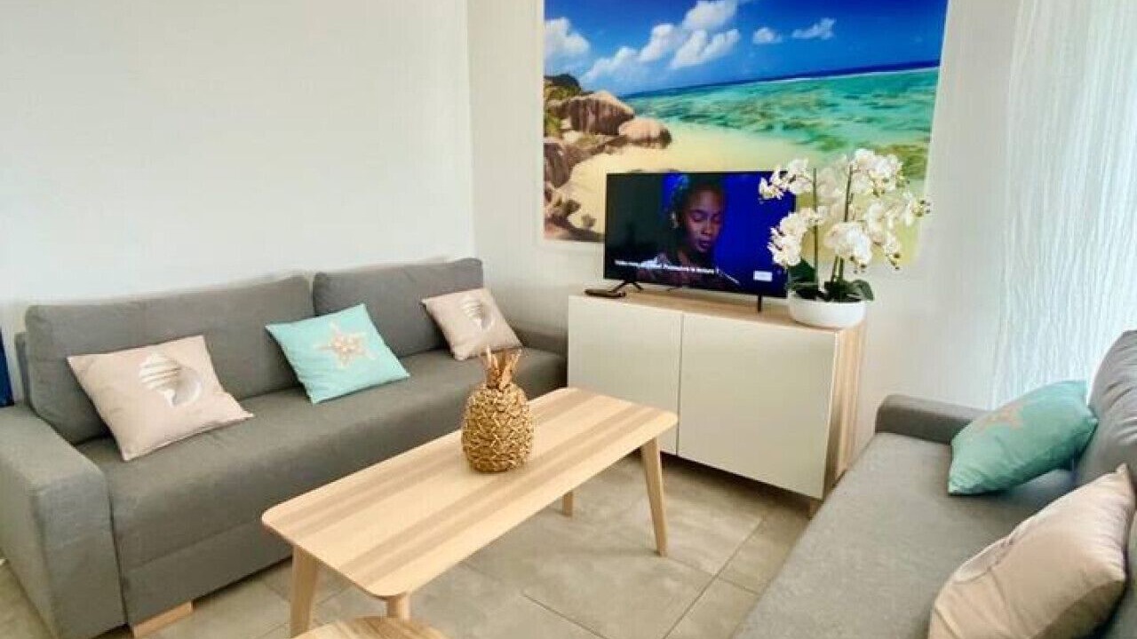 Photo of Livingroom in Oyster Pond