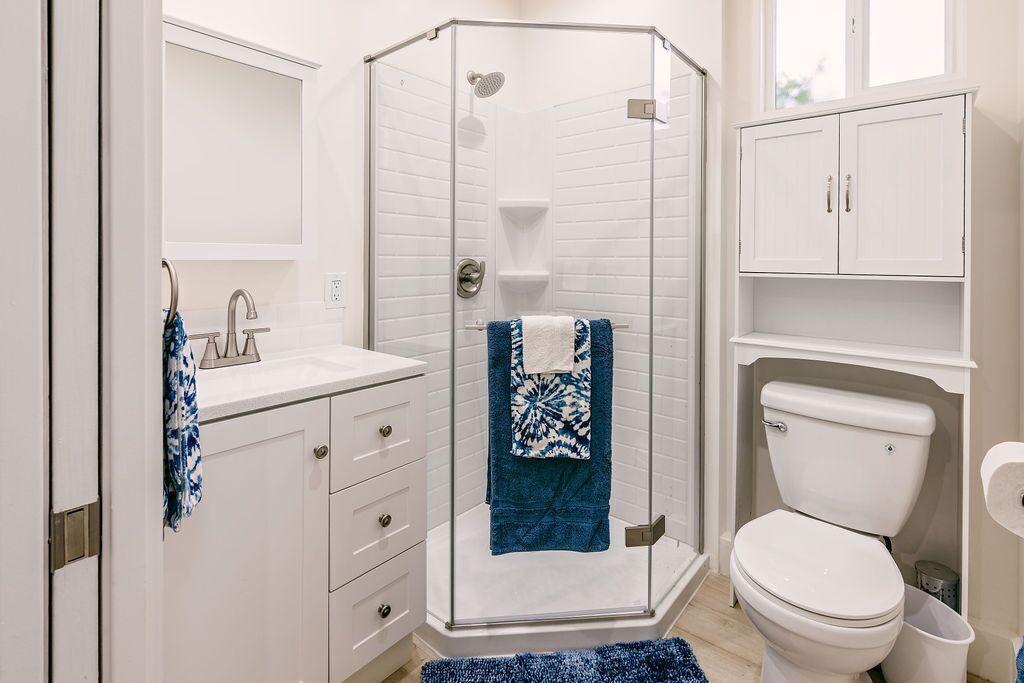 Photo of Bathroom in Linda Mar
