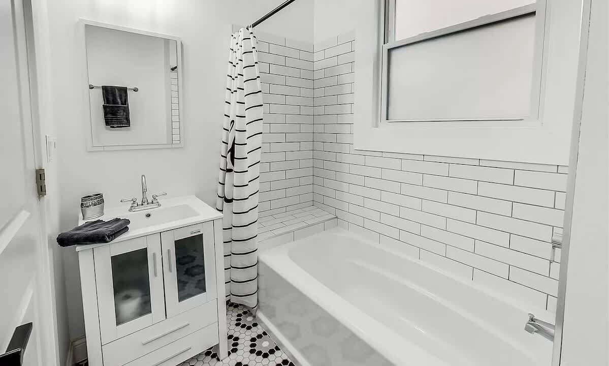 Photo of Bathroom in Grand Boulevard