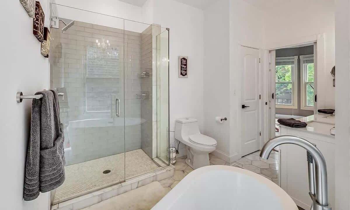 Photo of Bathroom in Grand Boulevard