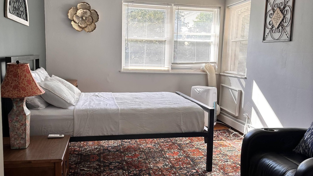 Photo of Bedroom in Rogers Park