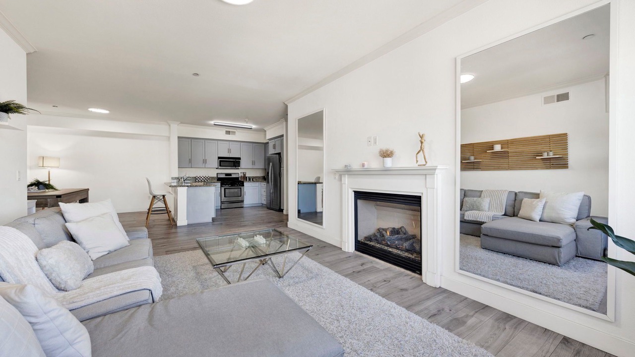 Photo of Livingroom in Wilshire