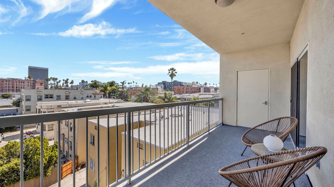 Photo of Outdoor in Wilshire