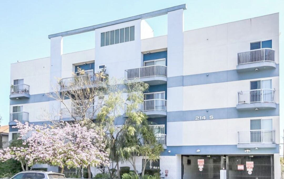 Photo of Outdoor in Wilshire
