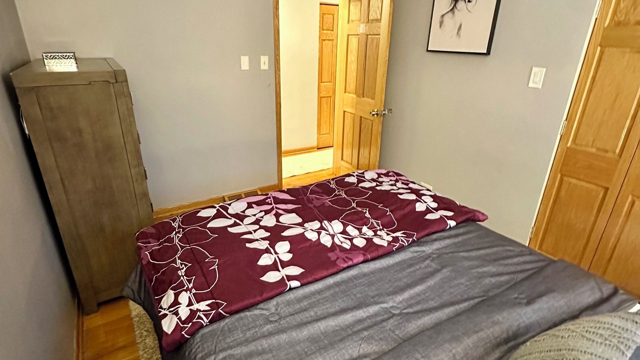 Photo of Bedroom in Glenview