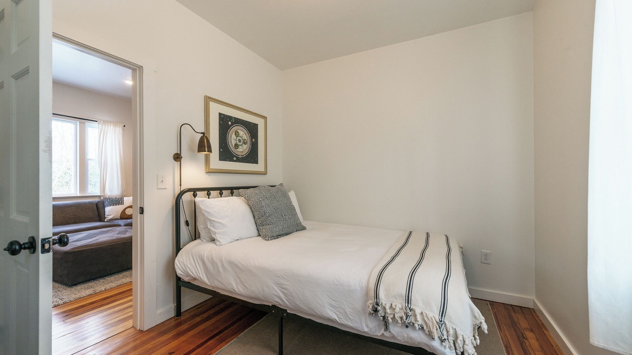 Photo of Bedroom in Woodridge