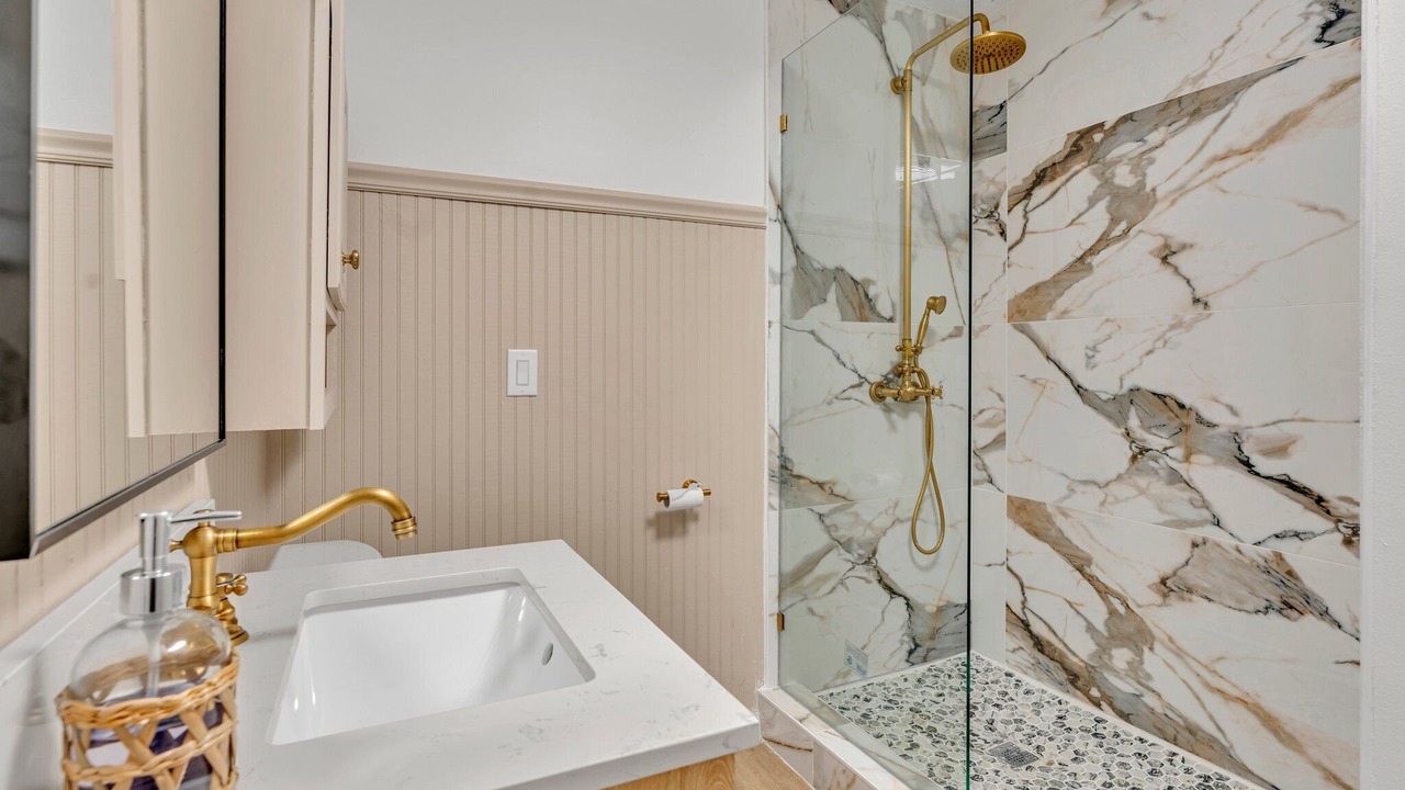 Photo of Bathroom in Inglefield