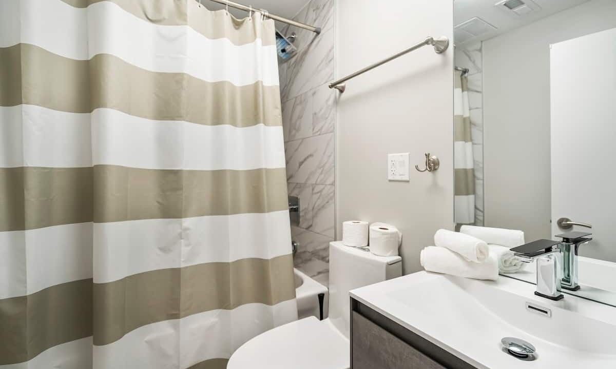 Photo of Bathroom in Logan Square