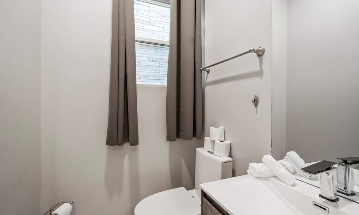 Photo of Bathroom in Logan Square