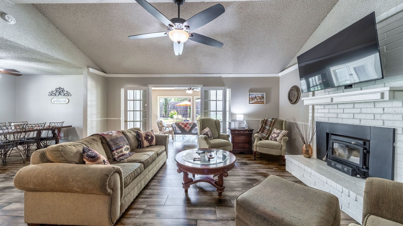 Photo of Livingroom in North Richland Hills