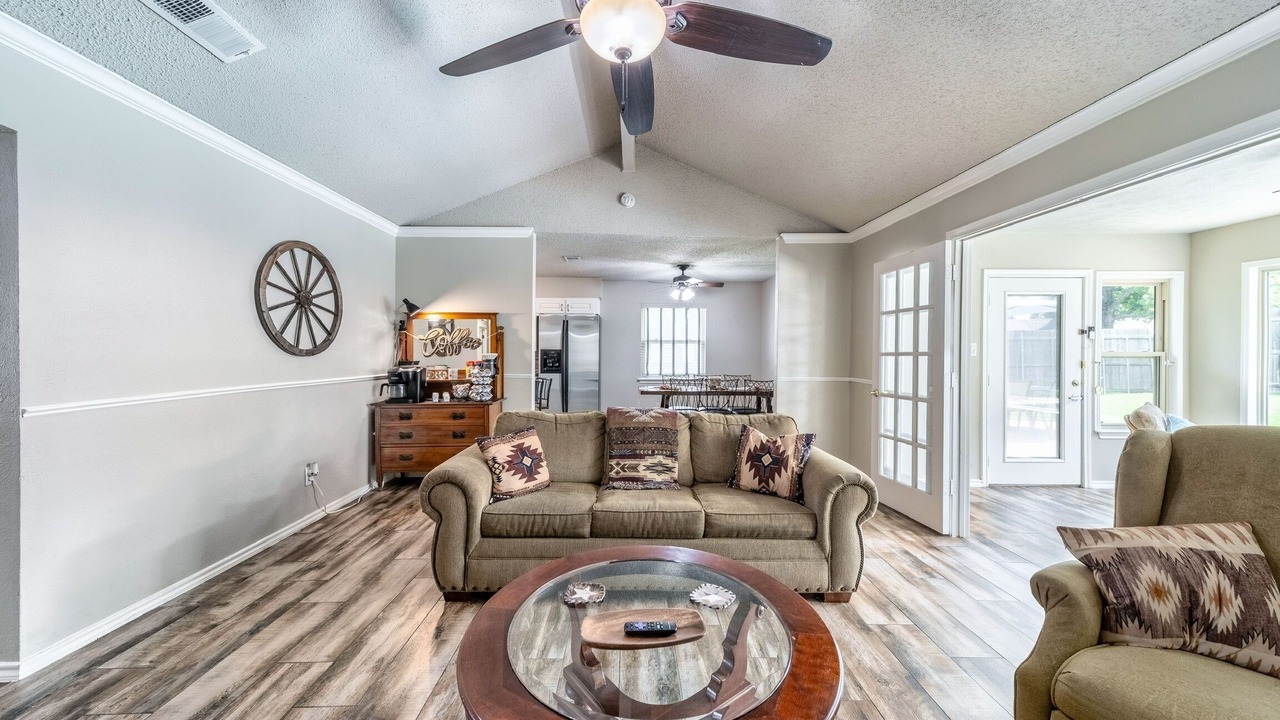 Photo of Livingroom in North Richland Hills