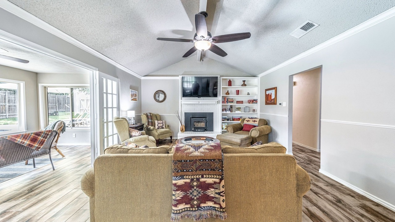 Photo of Livingroom in North Richland Hills