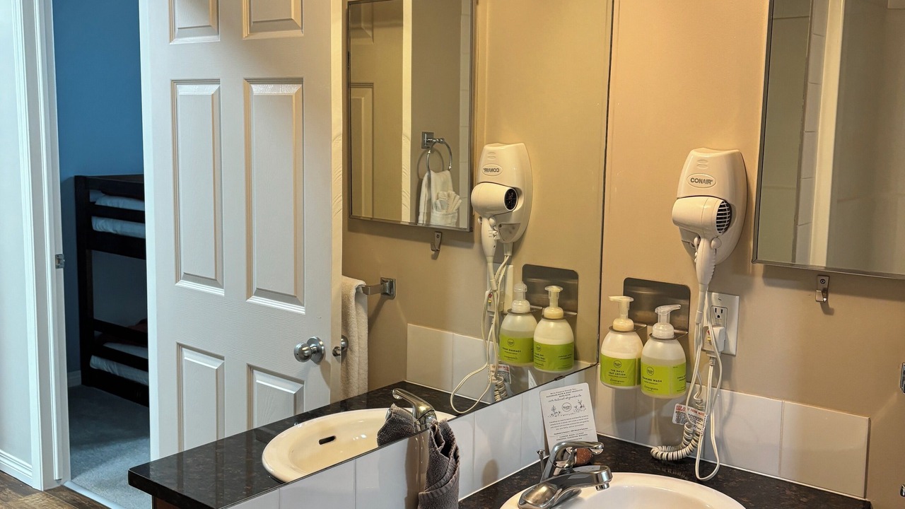 Photo of Bathroom in Cougar Creek