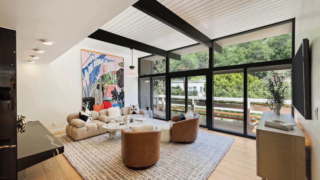 Photo of Livingroom in Sherman Oaks